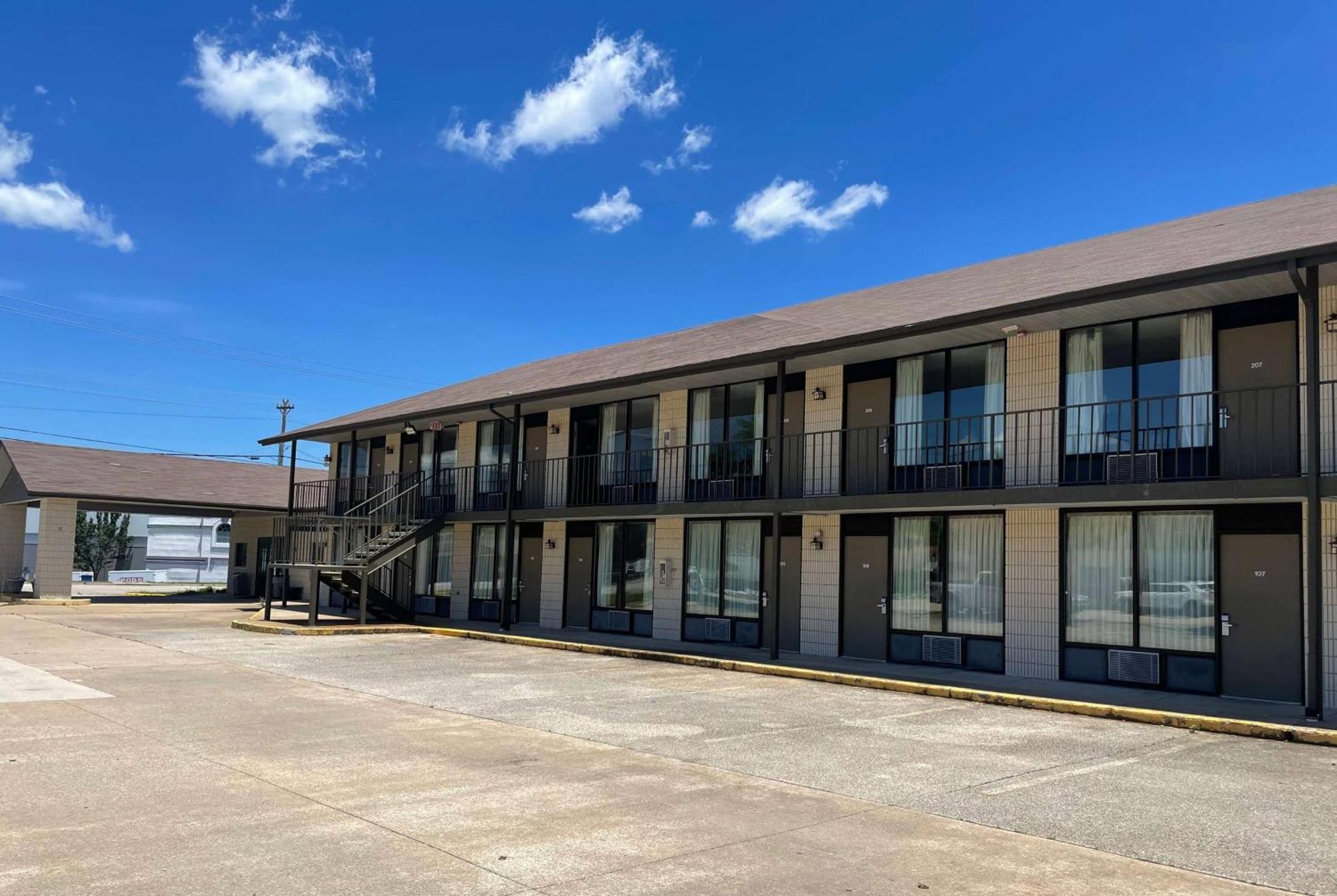Hotel Ramada By Wyndham Branson Theatre District Exterior foto