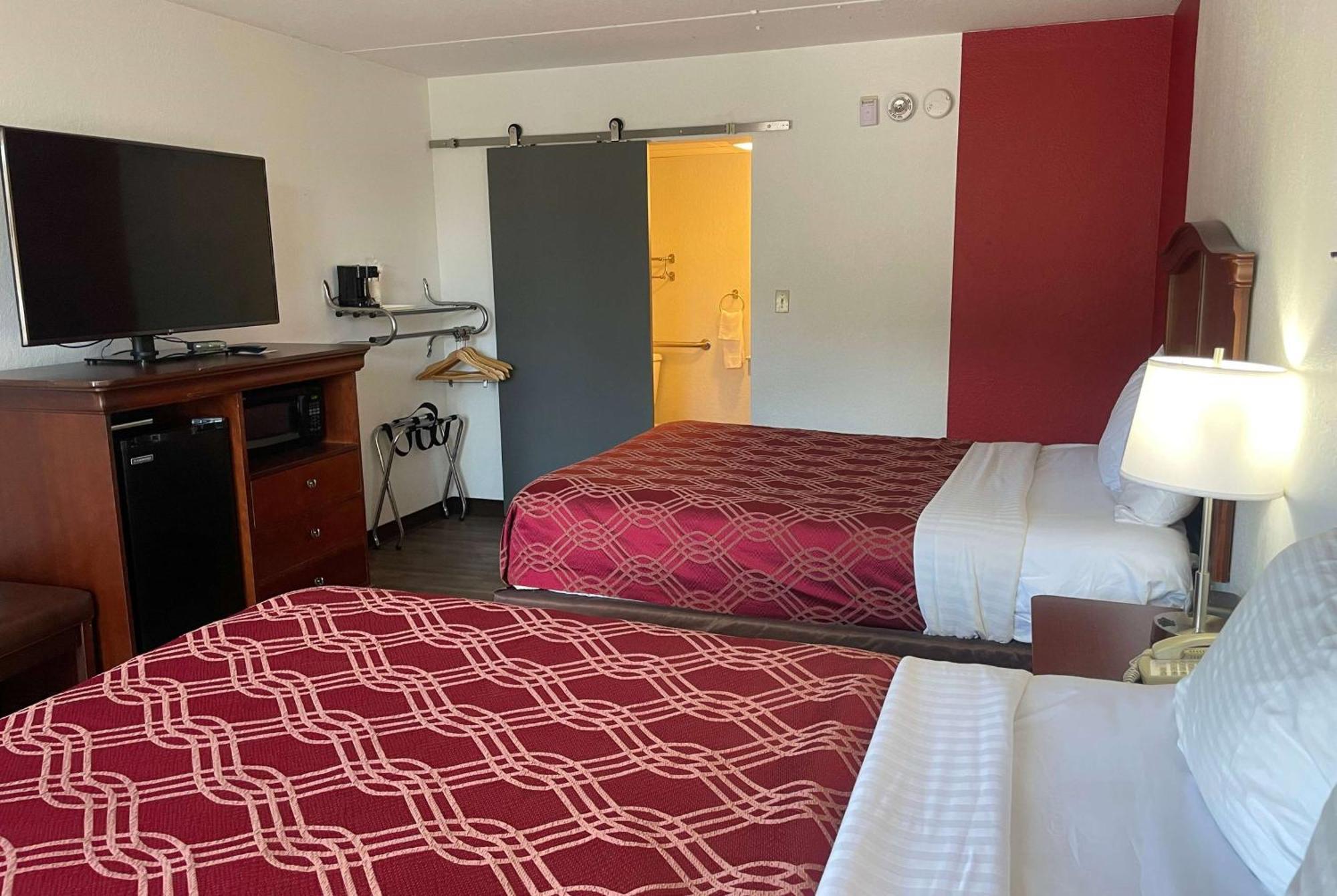 Hotel Ramada By Wyndham Branson Theatre District Exterior foto