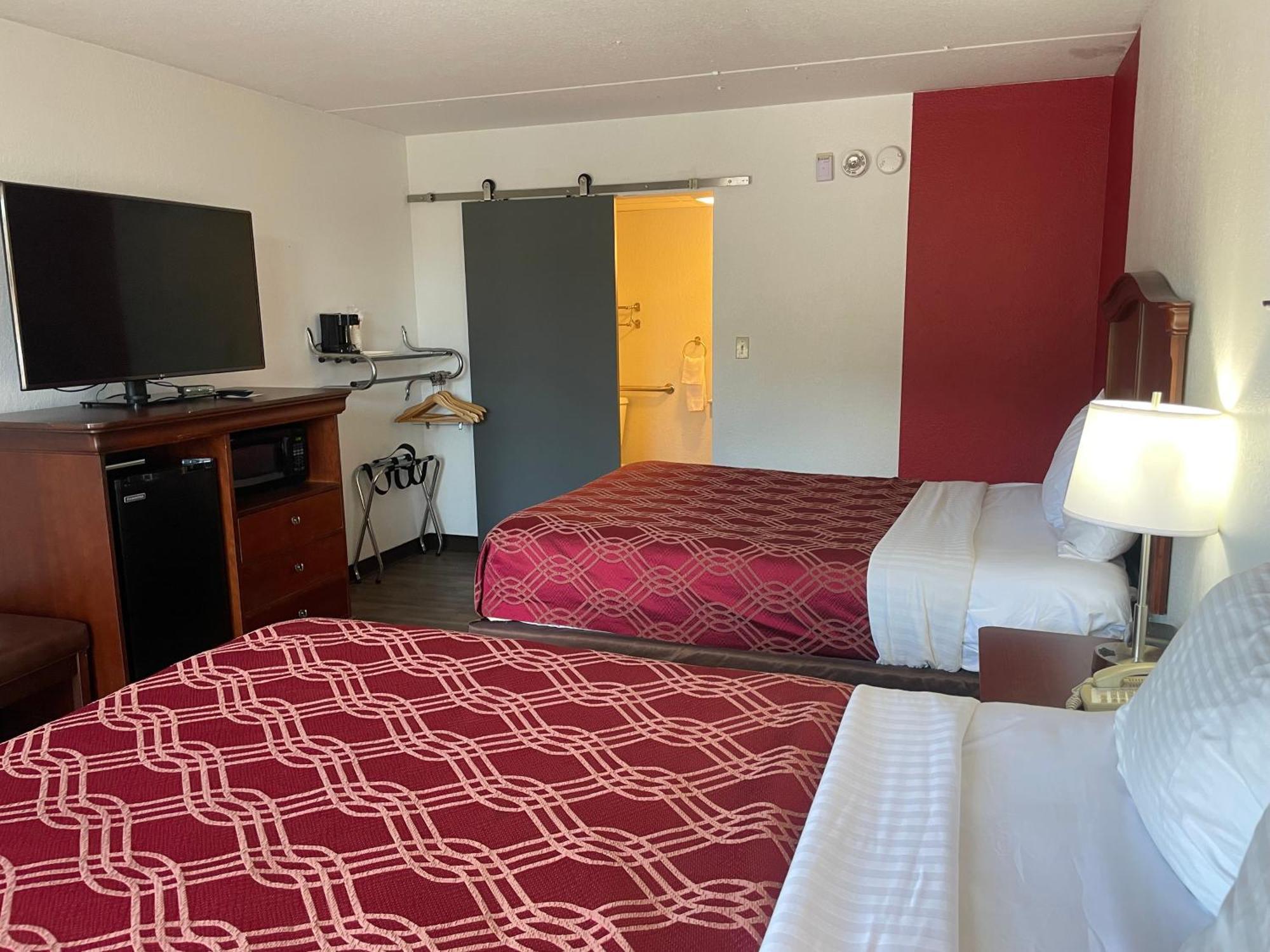 Hotel Ramada By Wyndham Branson Theatre District Exterior foto