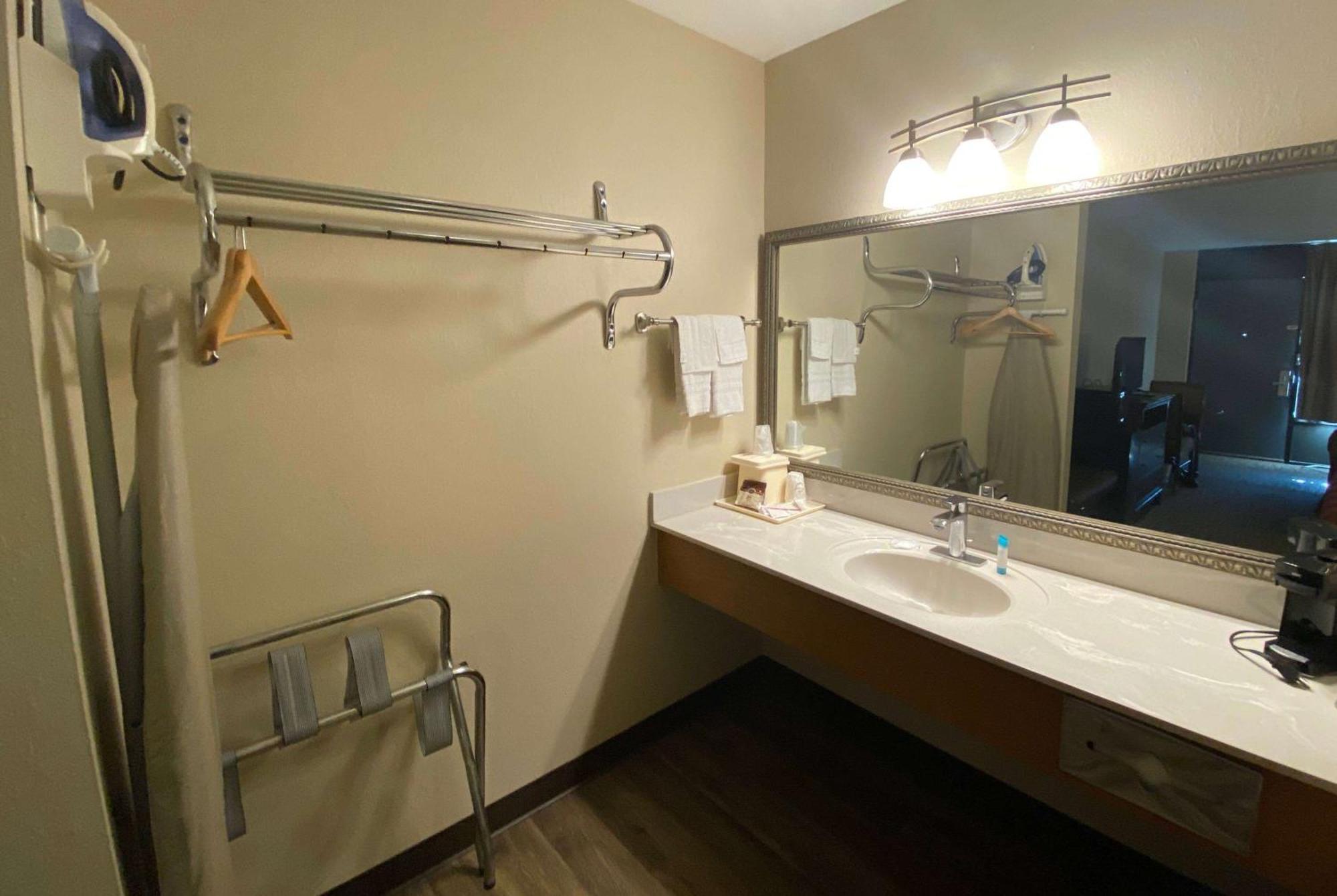Hotel Ramada By Wyndham Branson Theatre District Exterior foto